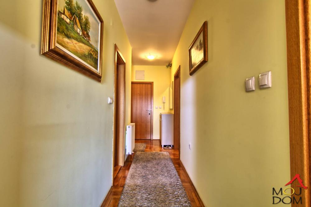 Slika 9 - Stan,NOVI SAD,BULEVAR,kv: 72, € 195700, ID: 1032872