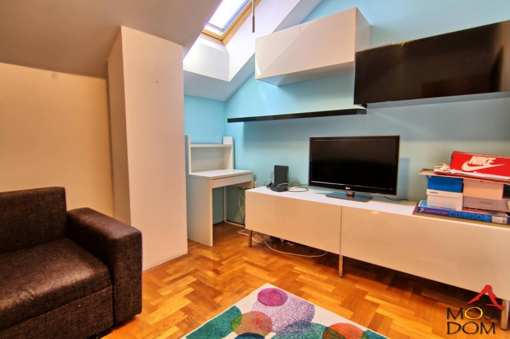 Slika 10 - Stan,NOVI SAD,BULEVAR,kv: 72, € 195700, ID: 1032872