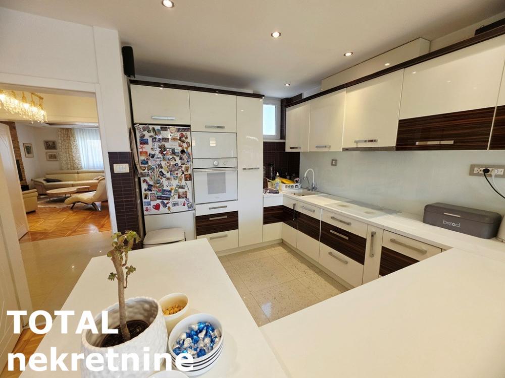 Slika 4 - Stan,NOVI SAD,CENTAR,kv: 99.00, € 310000, ID: 1103122