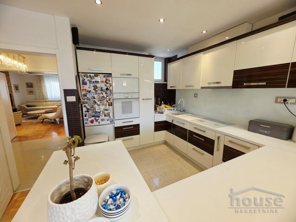 Slika 4 - Stan,NOVI SAD,CENTAR,kv: 99.00, € 310000, ID: 1066276