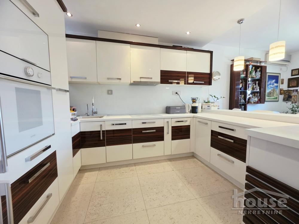 Slika 5 - Stan,NOVI SAD,CENTAR,kv: 99.00, € 310000, ID: 1066276
