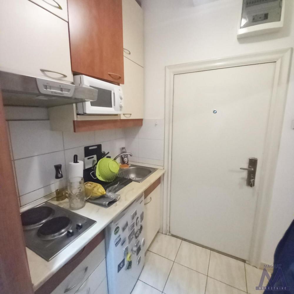 Slika 3 - Stan,NOVI SAD,GRBAVICA,kv: 26, € 88000, ID: 1019449