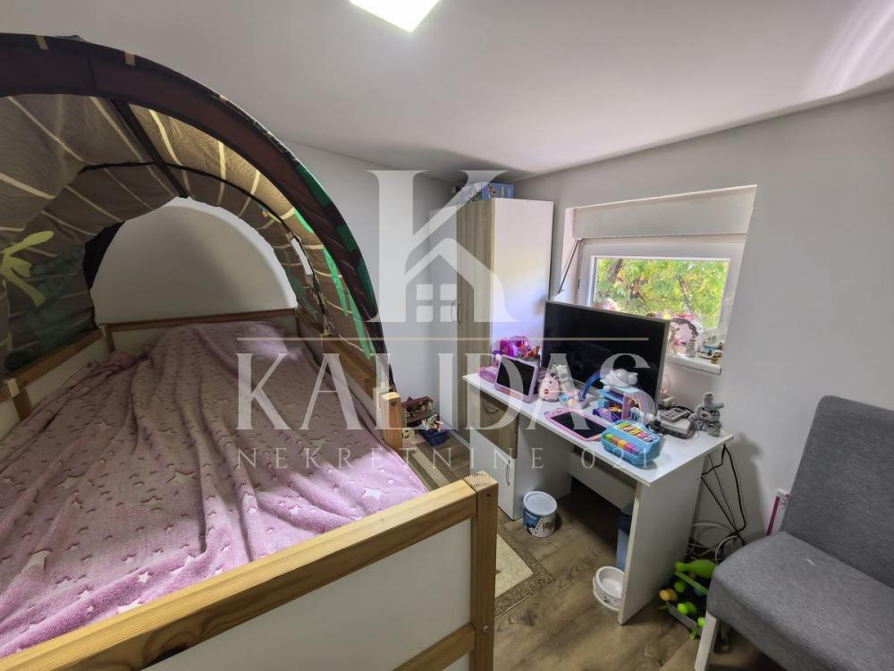Slika 10 - Stan,NOVI SAD,SATELIT,kv: 77, € 185400, ID: 1009033