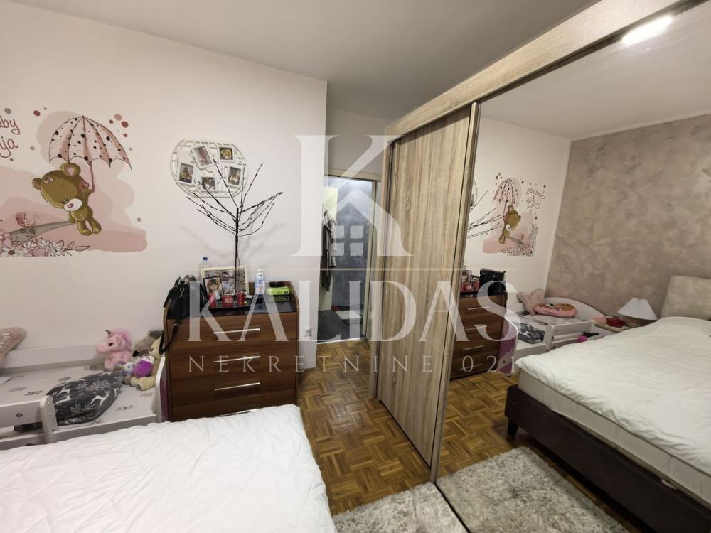 Slika 8 - Stan,NOVI SAD,SATELIT,kv: 77, € 185400, ID: 1009033
