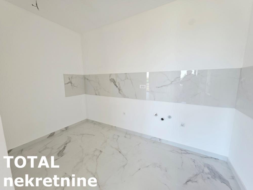 Slika 3 - Stan,PETROVARADIN,CENTAR,kv: 89.00, € 178000, ID: 1094271