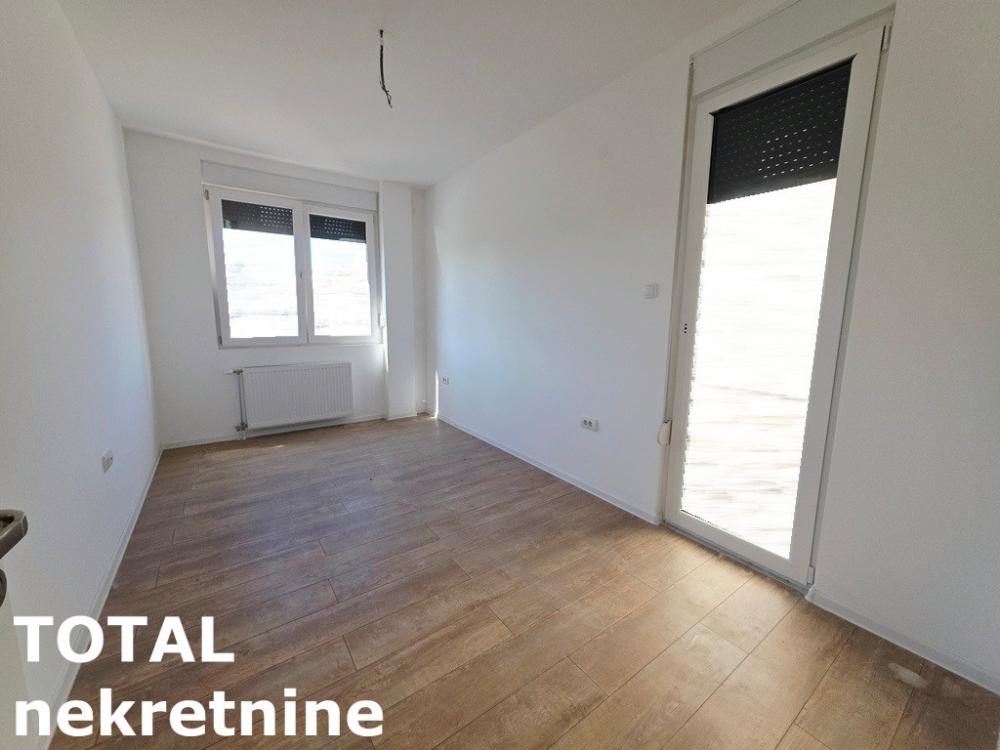 Slika 8 - Stan,PETROVARADIN,CENTAR,kv: 93.00, € 186000, ID: 1101717