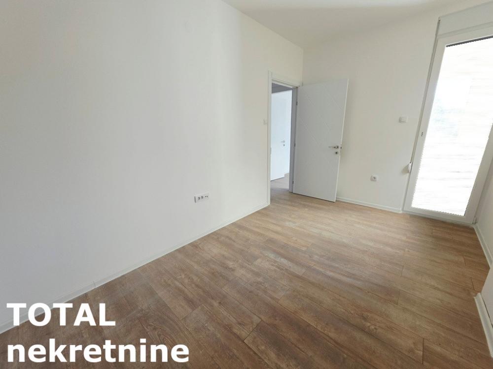 Slika 11 - Stan,PETROVARADIN,CENTAR,kv: 93.00, € 186000, ID: 1101717