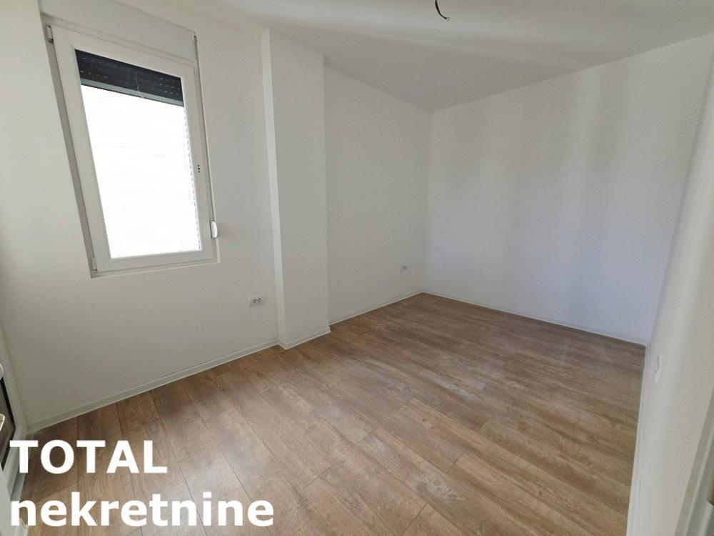 Slika 10 - Stan,PETROVARADIN,CENTAR,kv: 93.00, € 186000, ID: 1101717