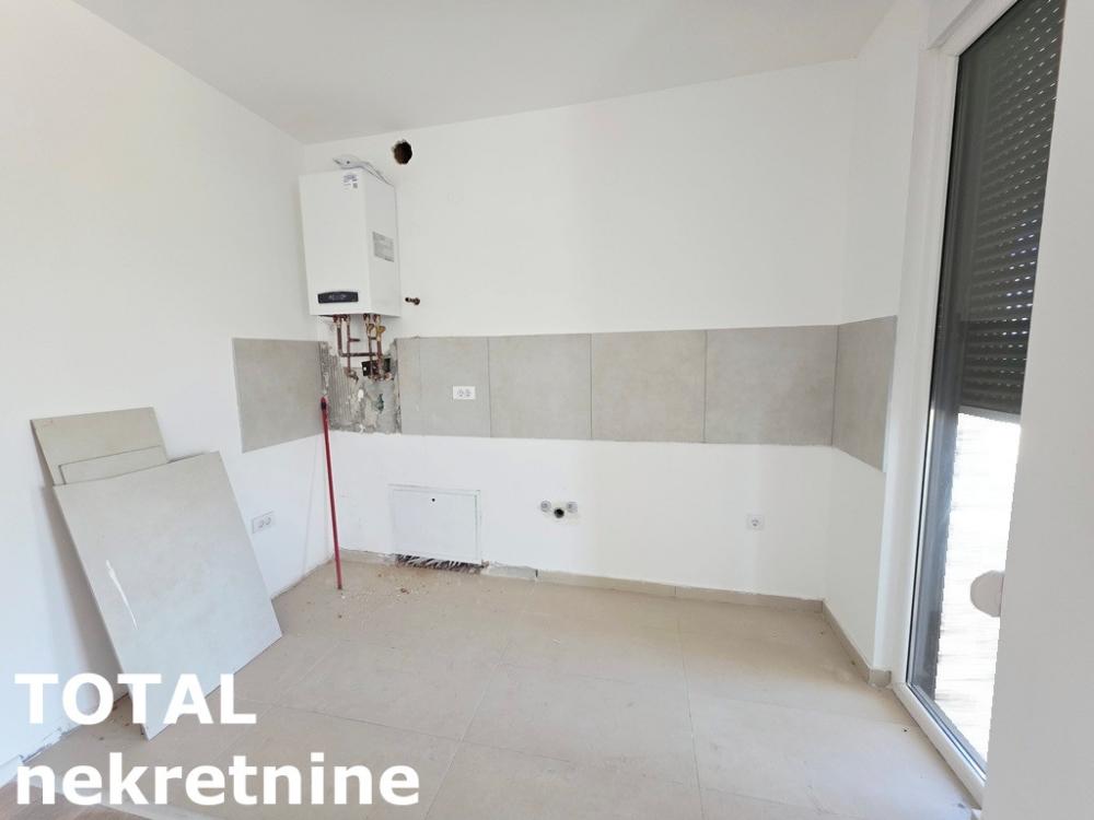 Slika 2 - Stan,PETROVARADIN,CENTAR,kv: 93.00, € 186000, ID: 1101717