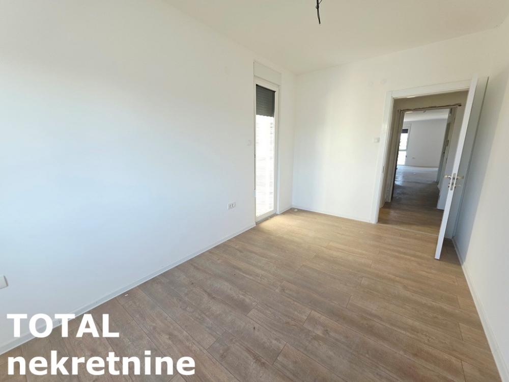 Slika 9 - Stan,PETROVARADIN,CENTAR,kv: 93.00, € 186000, ID: 1101717