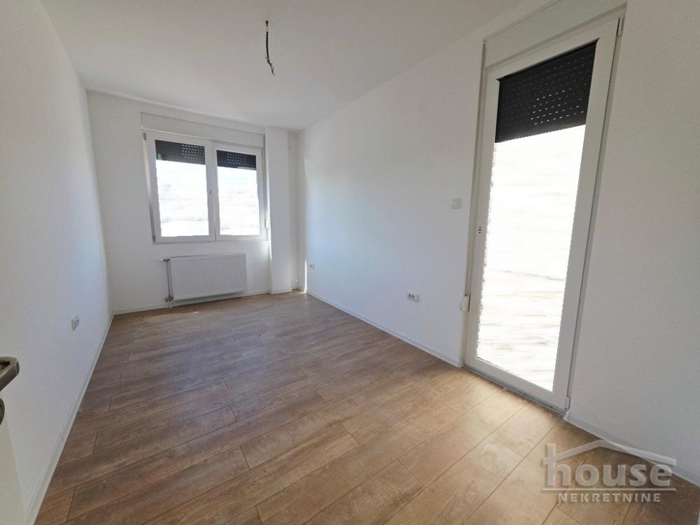 Slika 10 - Stan,PETROVARADIN,CENTAR,kv: 93.00, € 186000, ID: 1064869
