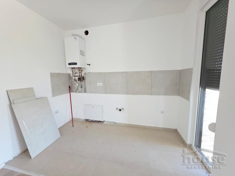 Slika 2 - Stan,PETROVARADIN,CENTAR,kv: 93.00, € 186000, ID: 1064869