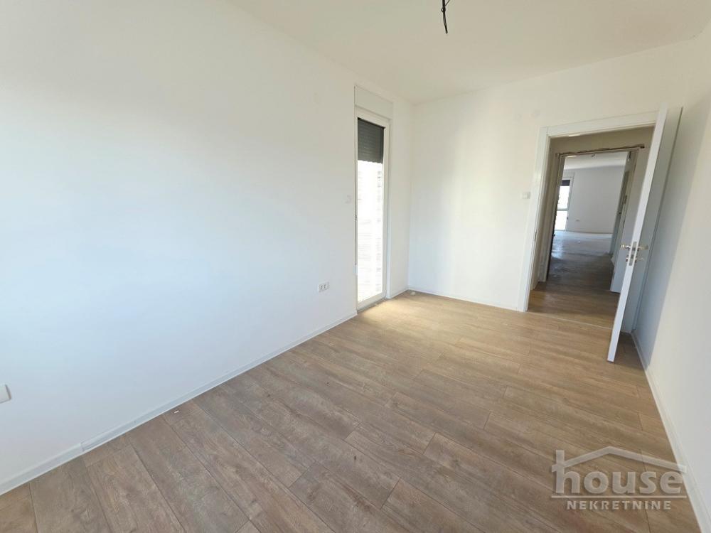 Slika 11 - Stan,PETROVARADIN,CENTAR,kv: 93.00, € 186000, ID: 1064869