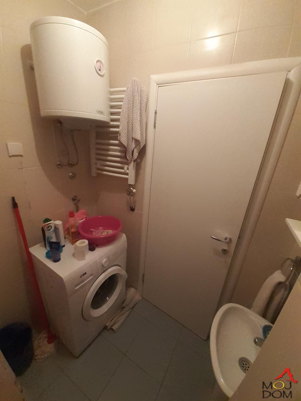 Slika 4 - Stan,NOVI SAD,BULEVAR,kv: 25, € 82400, ID: 1032881