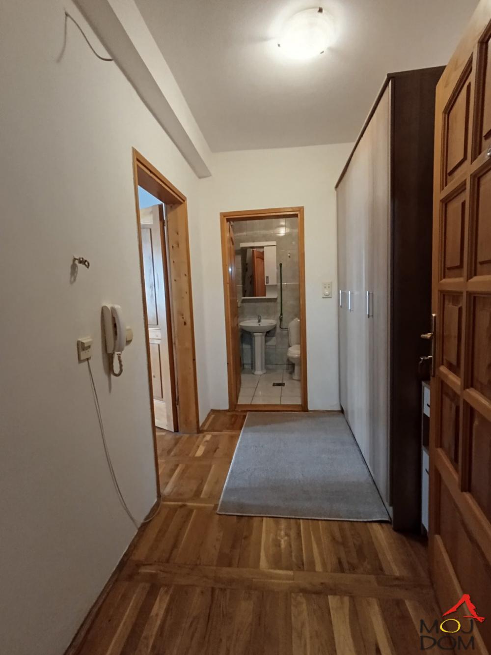 Slika 6 - Stan,NOVI SAD,BULEVAR,kv: 38, € 137000, ID: 1032889