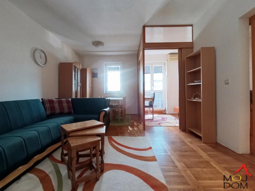 Slika 2 - Stan,NOVI SAD,BULEVAR,kv: 38, € 137000, ID: 1032889