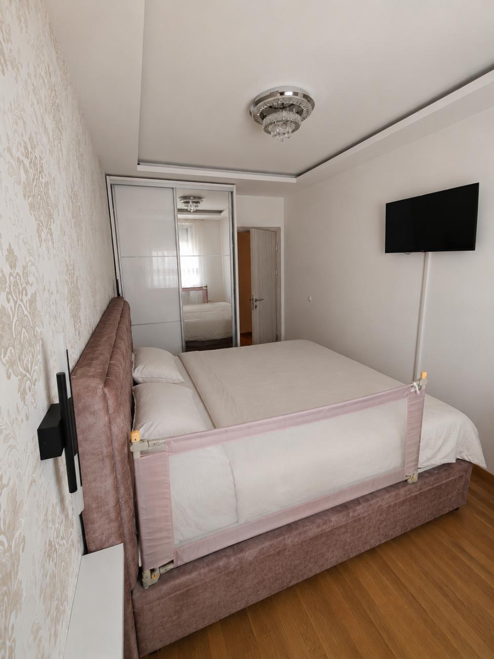 Slika 6 - Luksuzno renoviran trosoban stan – Liman 5 – 63 m²