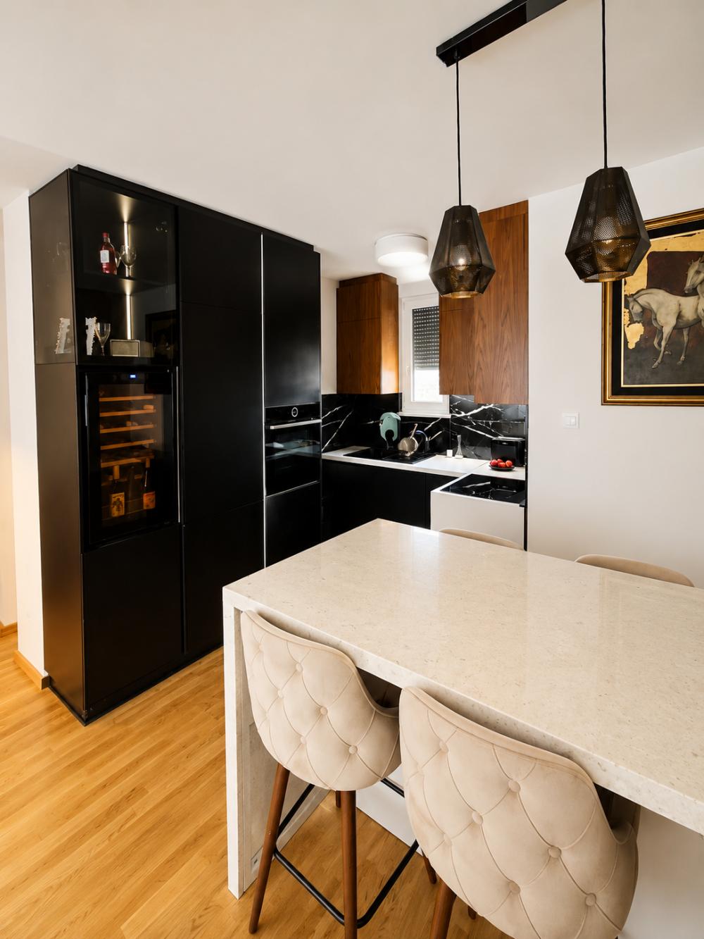 Slika 2 - Luksuzno renoviran trosoban stan – Liman 5 – 63 m²