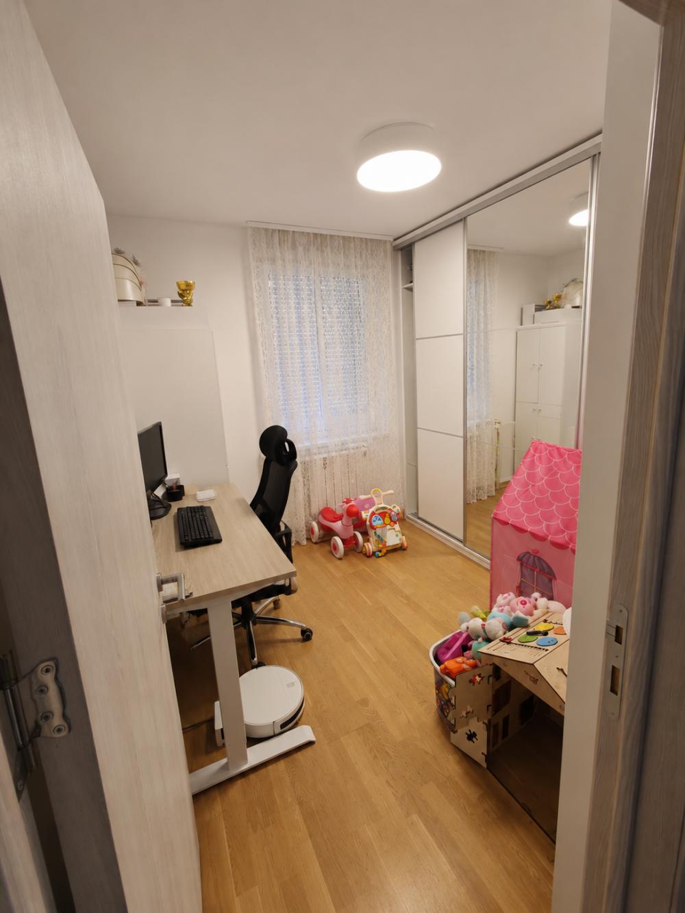 Slika 11 - Luksuzno renoviran trosoban stan – Liman 5 – 63 m²