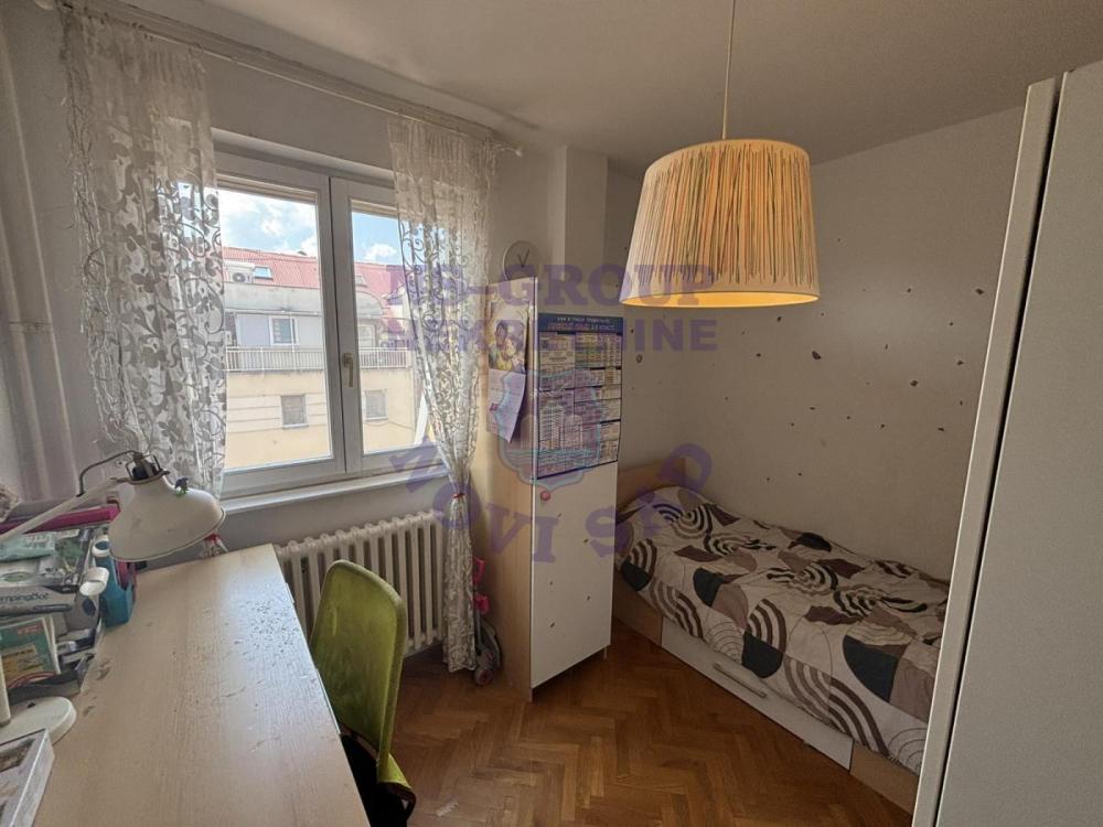 Slika 6 - Odličan četvorosoban stan na Grbavici + garaža u ceni