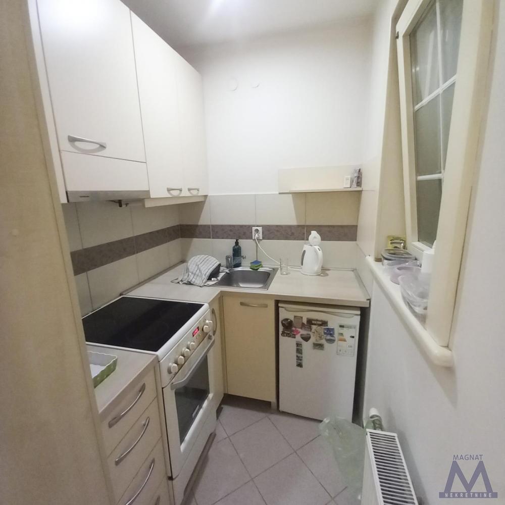 Slika 3 - Stan,NOVI SAD,CENTAR,kv: 27, € 88000, ID: 1019450