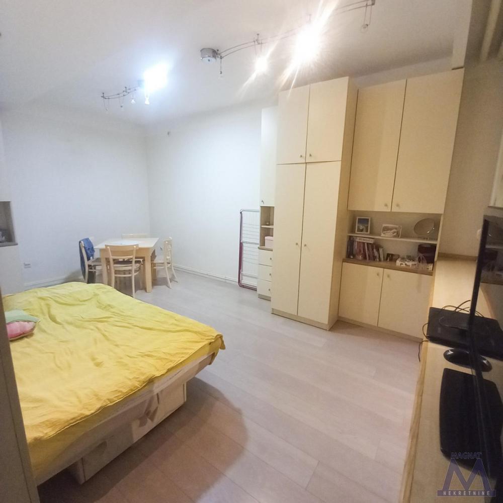 Slika 2 - Stan,NOVI SAD,CENTAR,kv: 27, € 88000, ID: 1019450