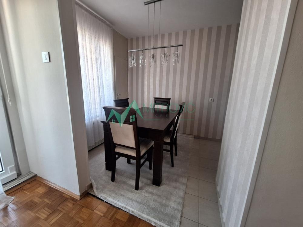 Slika 2 - PRELEP I KOMFORAN STAN NA LIMANU 3 – 60 m², 15. SPRAT, POGLED NA PETROVARADINSKU TVRĐAVU (šifra nekretnine- 1004754) 