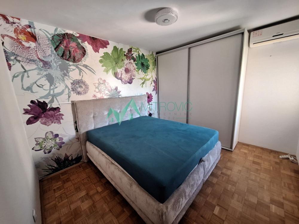 Slika 5 - PRELEP I KOMFORAN STAN NA LIMANU 3 – 60 m², 15. SPRAT, POGLED NA PETROVARADINSKU TVRĐAVU (šifra nekretnine- 1004754) 