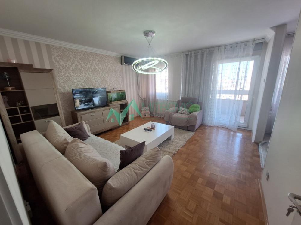 Slika 1 - PRELEP I KOMFORAN STAN NA LIMANU 3 – 60 m², 15. SPRAT, POGLED NA PETROVARADINSKU TVRĐAVU (šifra nekretnine- 1004754) 