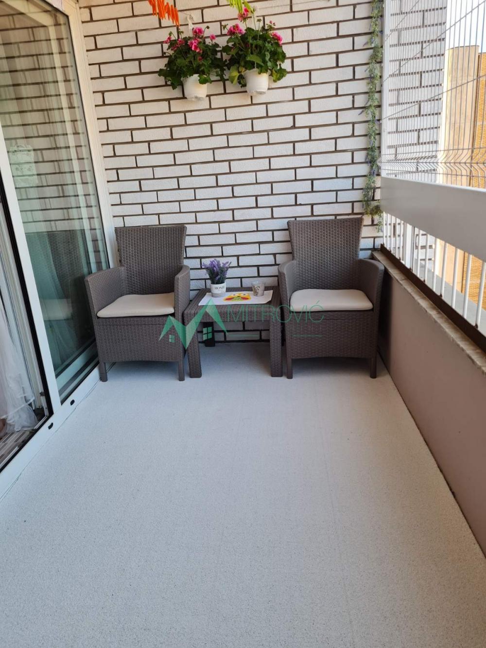 Slika 7 - PRELEP I KOMFORAN STAN NA LIMANU 3 – 60 m², 15. SPRAT, POGLED NA PETROVARADINSKU TVRĐAVU (šifra nekretnine- 1004754) 