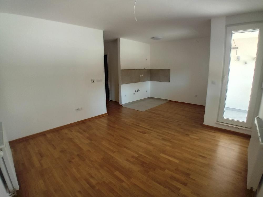 Slika 5 - Stan,NOVI SAD,TELEP,kv: 40.00, € 125000, ID: 1059663