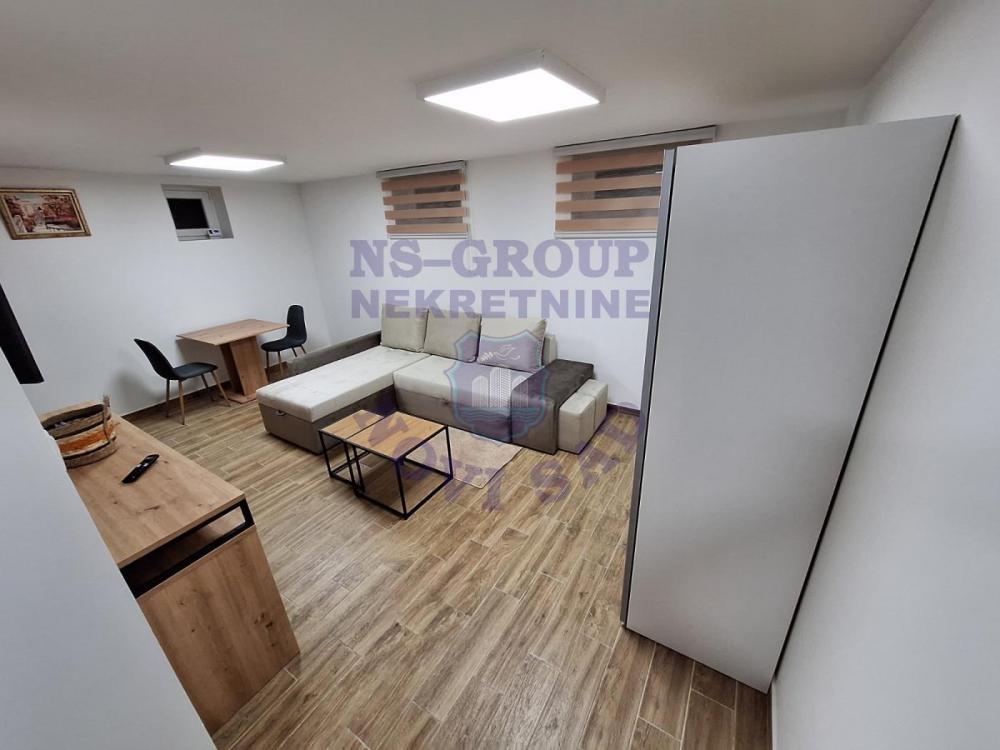 Glavna slika -Garsonjera 29m2 Petrovaradin