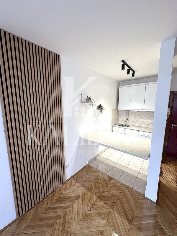 Slika 3 - Stan,NOVI SAD,BULEVAR,kv: 35, € 123600, ID: 1009035