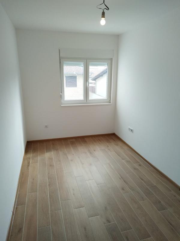 Slika 2 - Stan,NOVI SAD,VETERNIK,kv: 142.00, € 278000, ID: 1058844