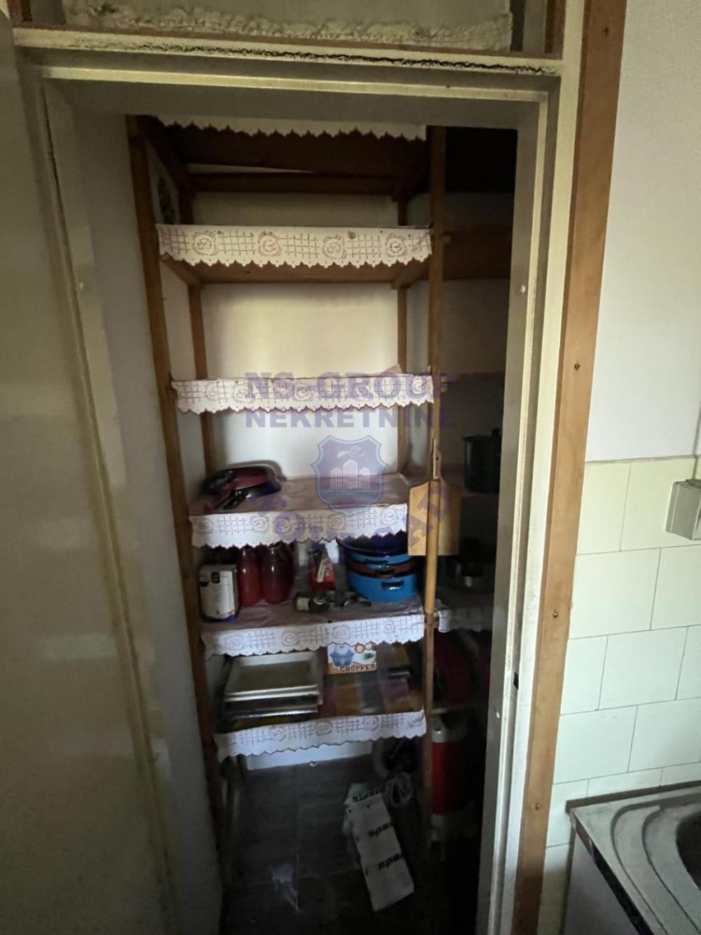 Slika 8 - Jednosoban, 39m2, Liman 3 Novi Sad, sa terasom, ima lift