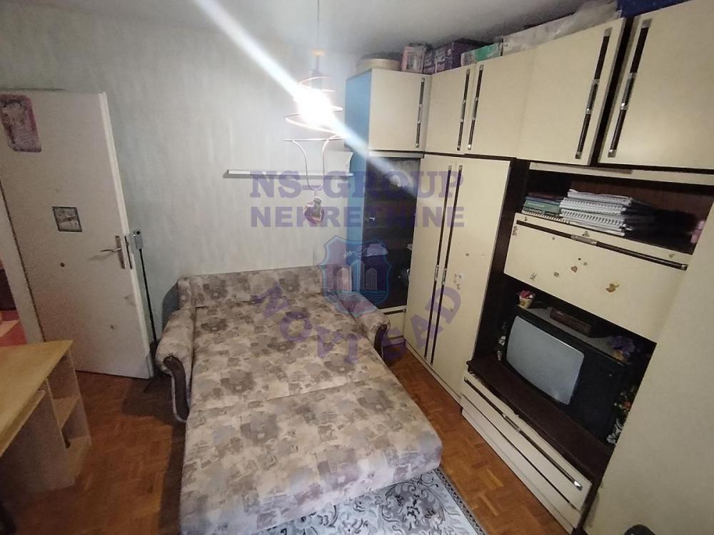 Slika 1 - Dvoiposoban, 75m2, Novo naselje Novi Sad, sa terasom, ima lift
