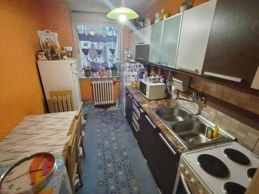 Slika 4 - Dvoiposoban, 75m2, Novo naselje Novi Sad, sa terasom, ima lift