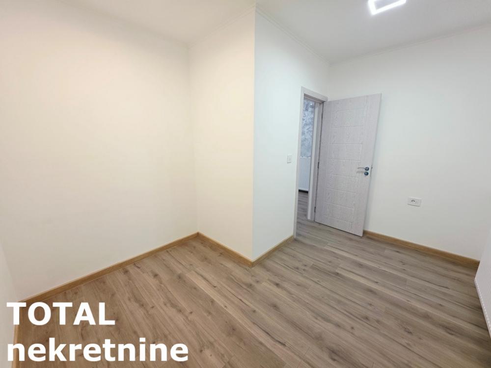 Slika 5 - Stan,NOVI SAD,BULEVAR,kv: 33.00, € 125000, ID: 1103173