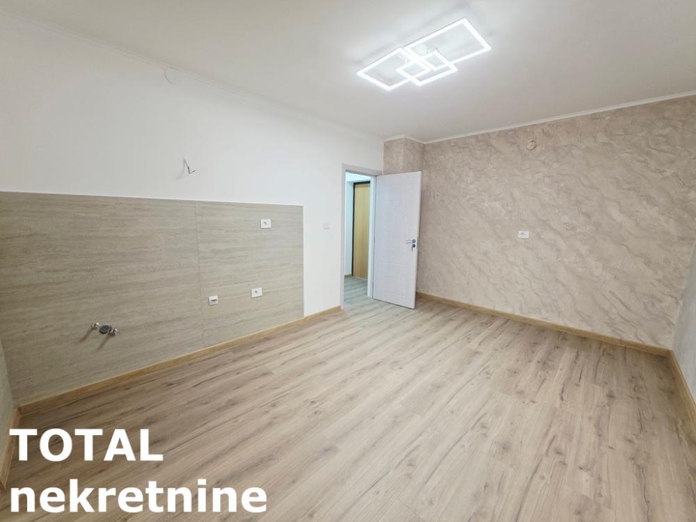 Slika 2 - Stan,NOVI SAD,BULEVAR,kv: 33.00, € 125000, ID: 1103173