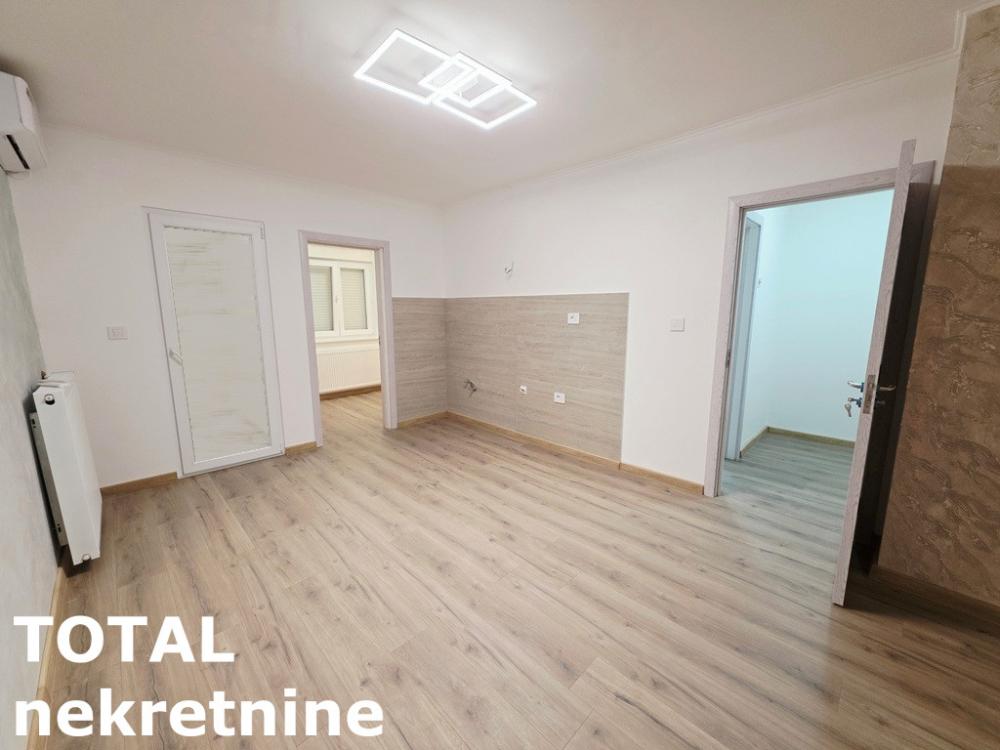 Slika 1 - Stan,NOVI SAD,BULEVAR,kv: 33.00, € 125000, ID: 1103173