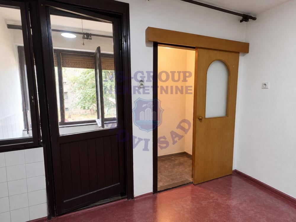 Slika 4 - Prodaja stana, 33m2, Satelit Novi Sad, sa terasom