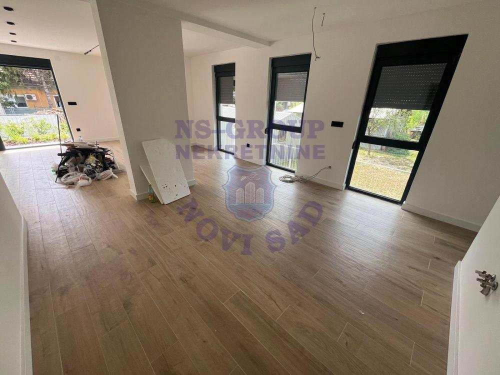 Slika 0 - Petosoban, 201m2, Telep Novi Sad, sa terasom, ima lift