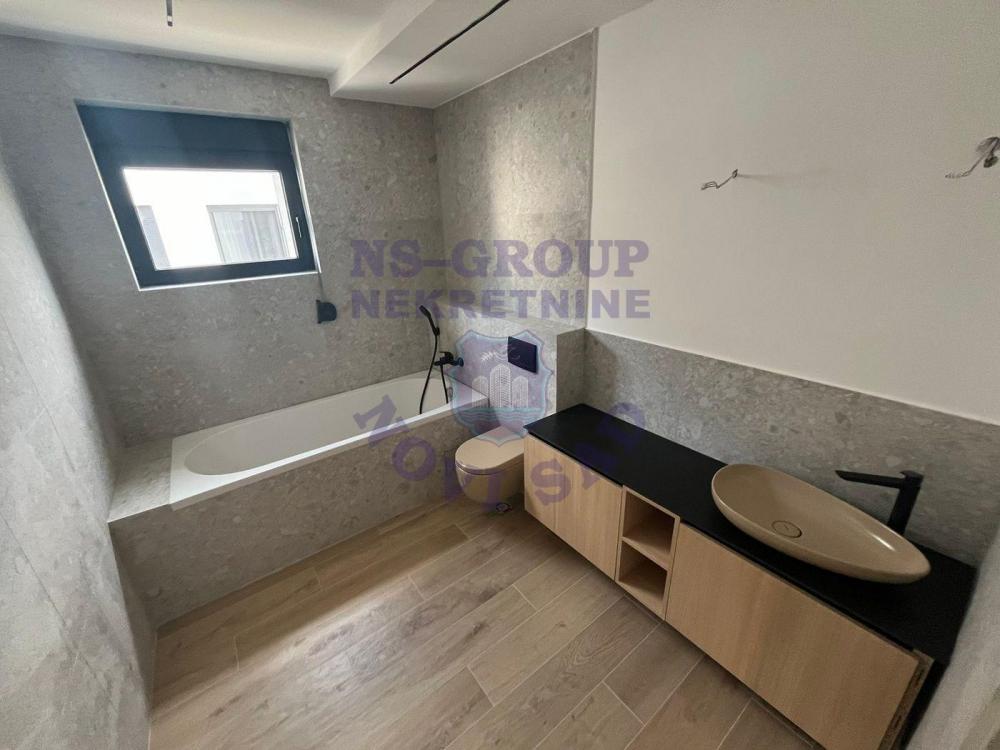 Slika 9 - Petosoban, 201m2, Telep Novi Sad, sa terasom, ima lift