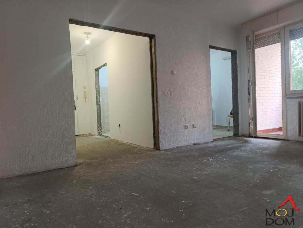 Slika 1 - Stan,NOVI SAD,AVIJACIJA,kv: 74, € 182900, ID: 1032897