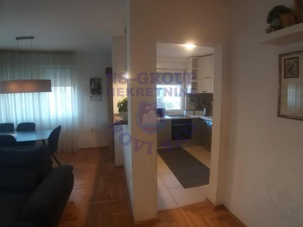 Slika 1 - Četvorosoban, 93m2, Bulevar patrijarha Pavla (Somborski bulevar) Novi Sad, sa terasom, ima lift
