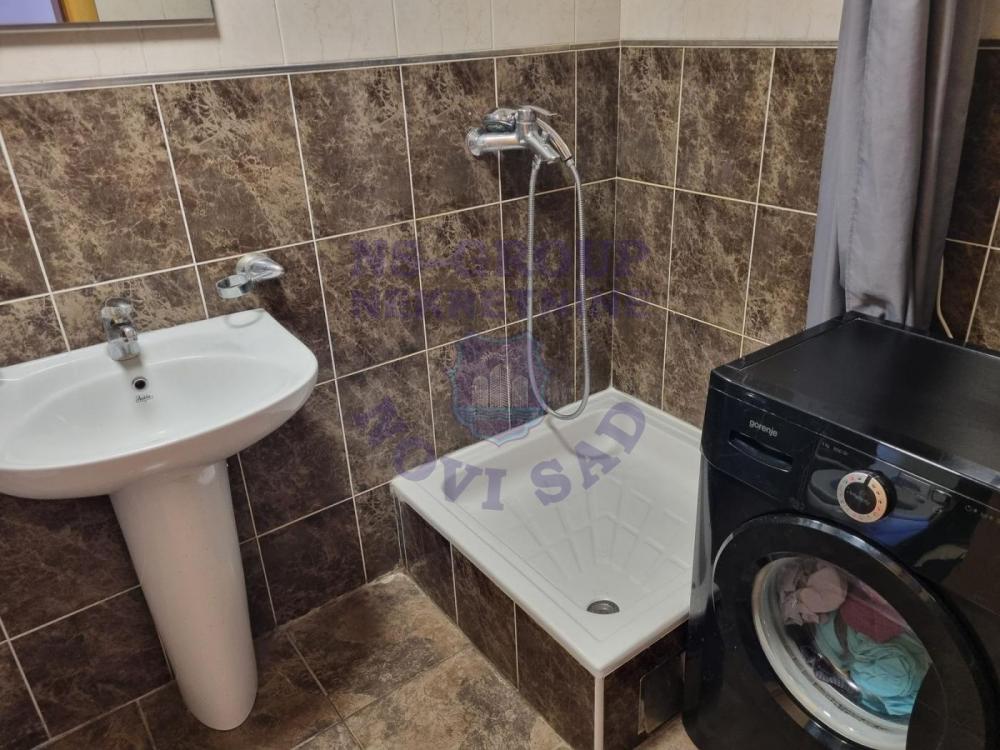 Slika 5 - Jednoiposoban, 29m2, Bulevar oslobođenja Novi Sad, sa terasom, ima lift