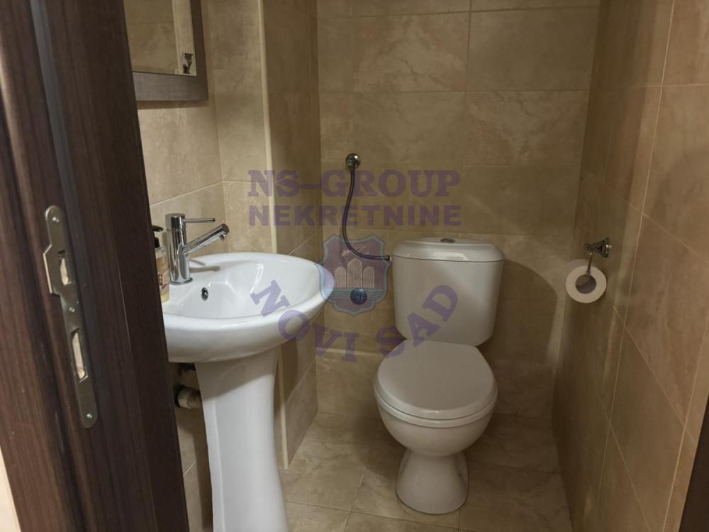 Slika 7 - Četvorosoban, 95m2, Grbavica Novi Sad, sa terasom, sa garažom