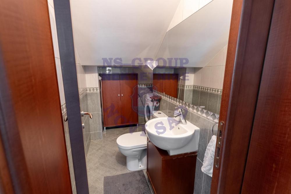 Slika 4 - Petosoban, 136m2, Grbavica Novi Sad, sa terasom, ima lift