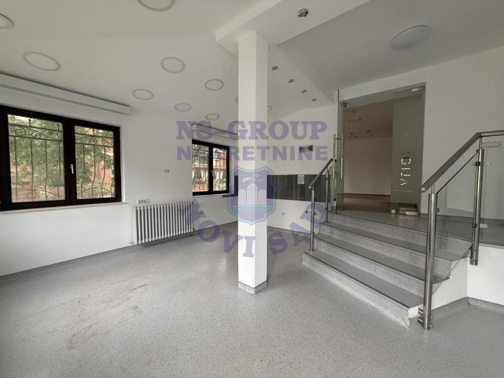 Slika 3 - Trosoban, 105m2, Bulevar patrijarha Pavla (Somborski bulevar) Novi Sad