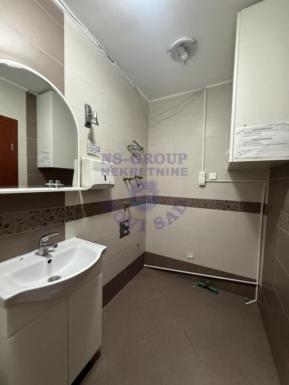 Slika 8 - Trosoban, 105m2, Bulevar patrijarha Pavla (Somborski bulevar) Novi Sad
